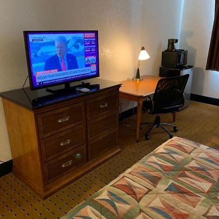 הובס Brentwood Inn & Suites מראה חיצוני תמונה