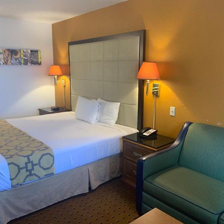 הובס Brentwood Inn & Suites מראה חיצוני תמונה