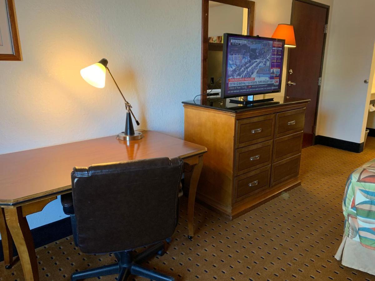 הובס Brentwood Inn & Suites מראה חיצוני תמונה