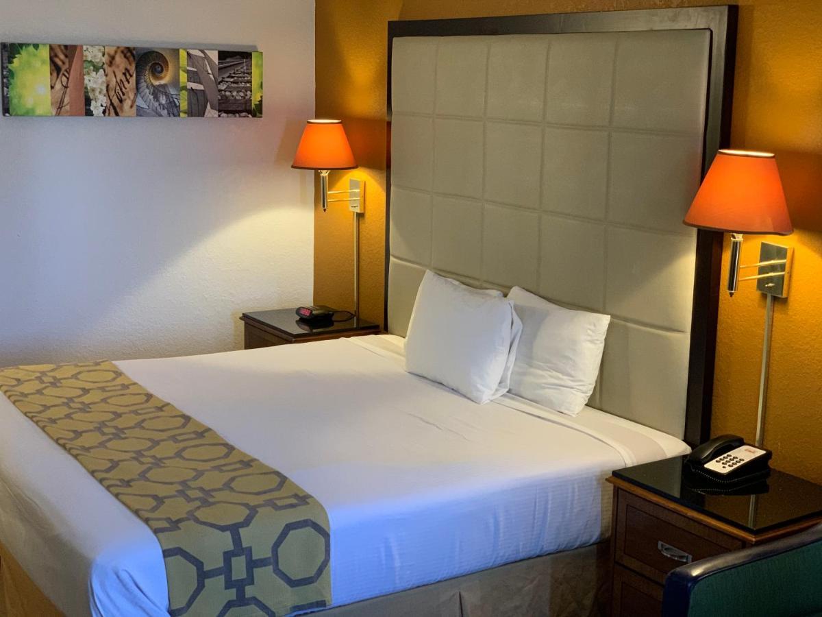 הובס Brentwood Inn & Suites מראה חיצוני תמונה
