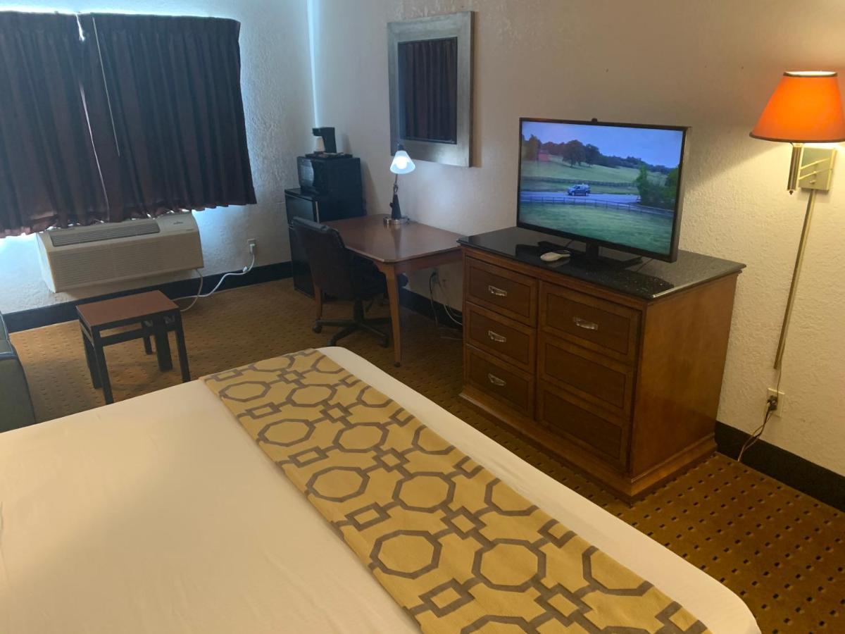 הובס Brentwood Inn & Suites מראה חיצוני תמונה
