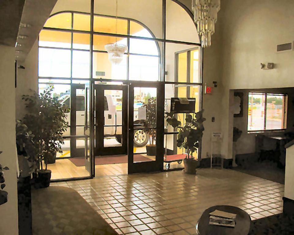 הובס Brentwood Inn & Suites מראה חיצוני תמונה