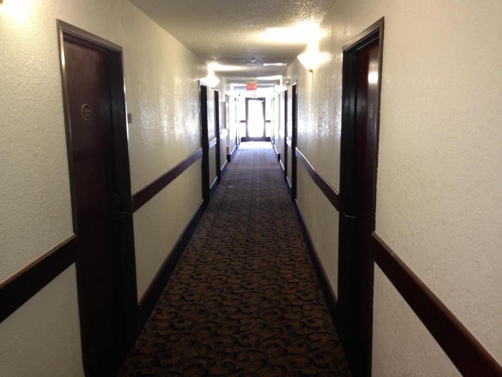 הובס Brentwood Inn & Suites מראה חיצוני תמונה