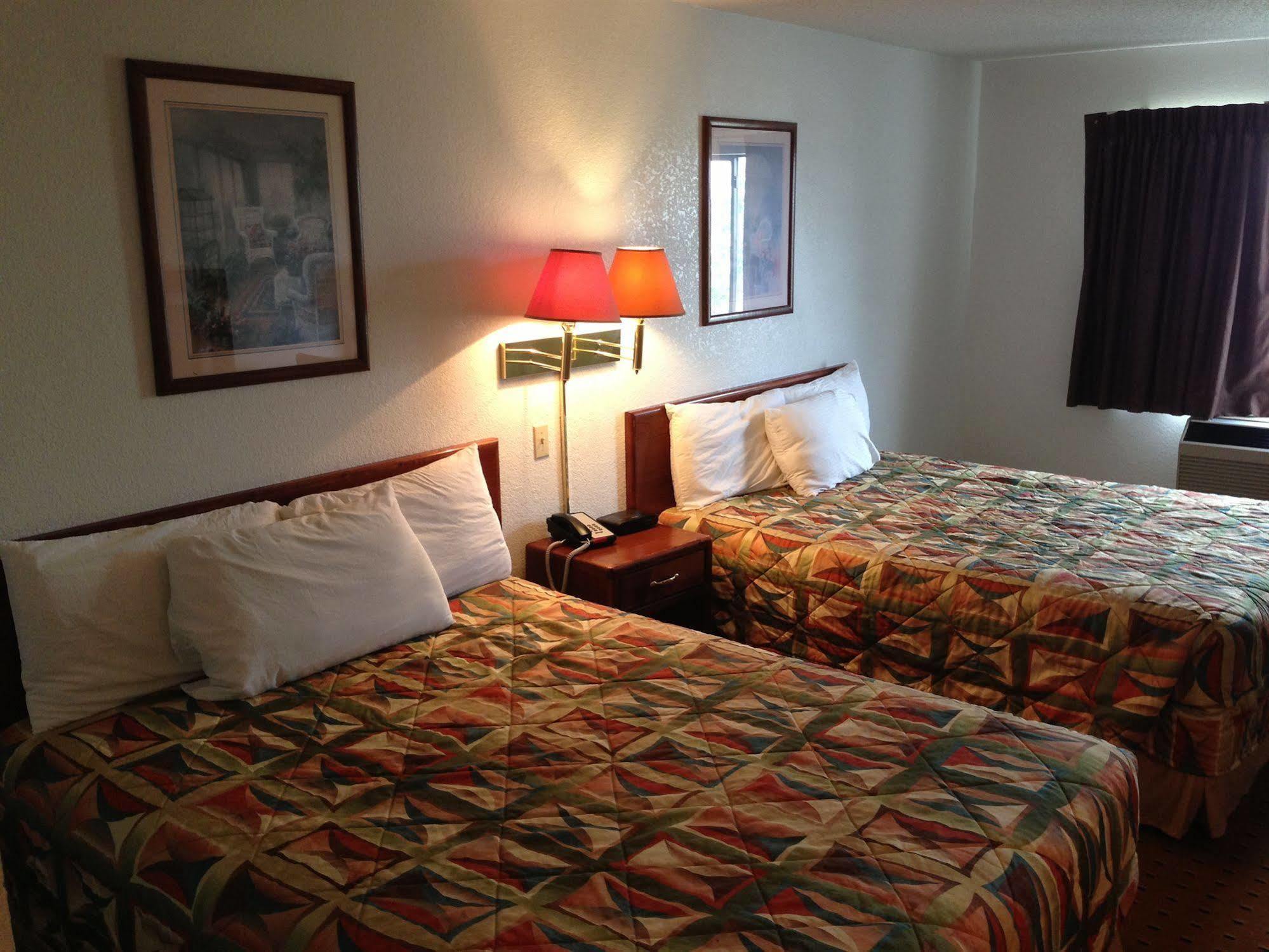 הובס Brentwood Inn & Suites מראה חיצוני תמונה