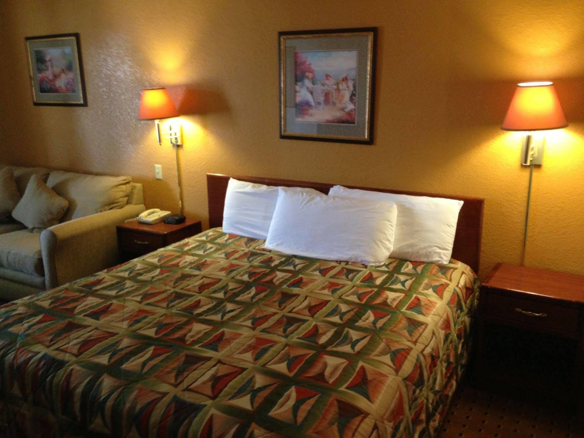 הובס Brentwood Inn & Suites מראה חיצוני תמונה