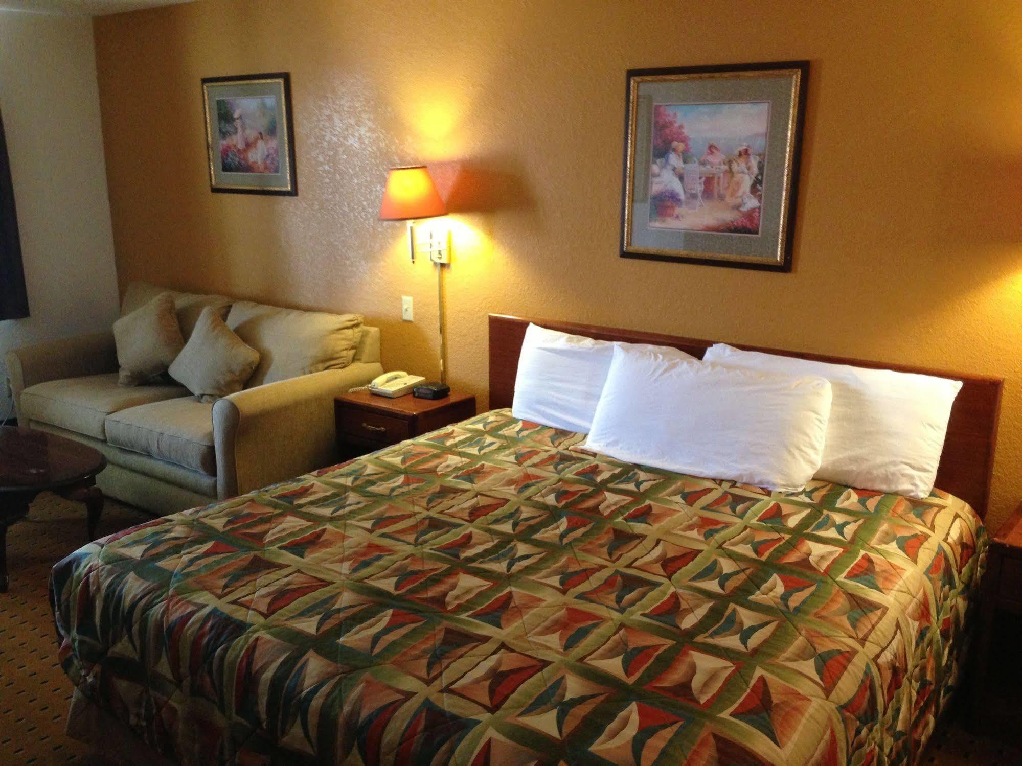הובס Brentwood Inn & Suites מראה חיצוני תמונה