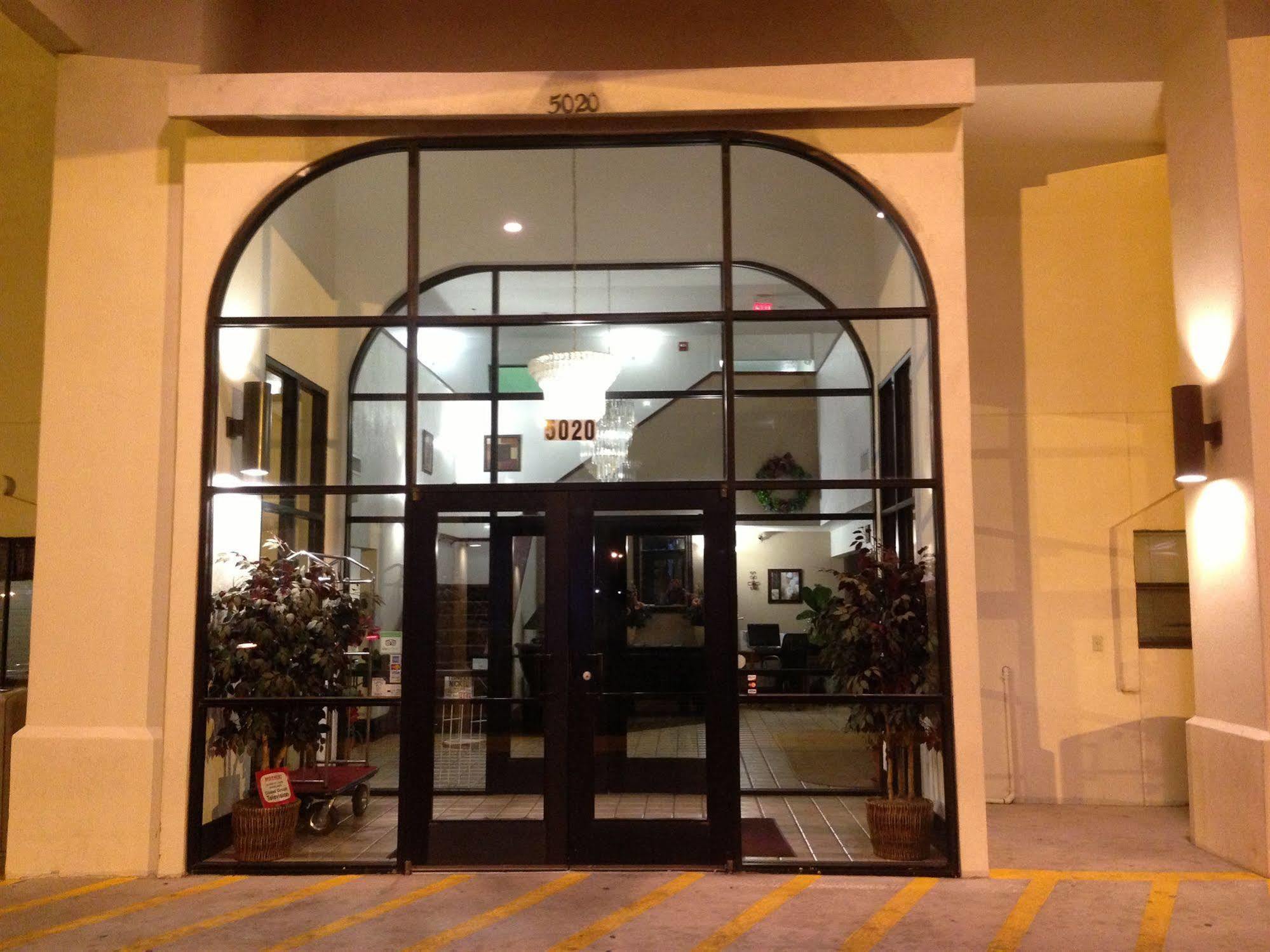הובס Brentwood Inn & Suites מראה חיצוני תמונה