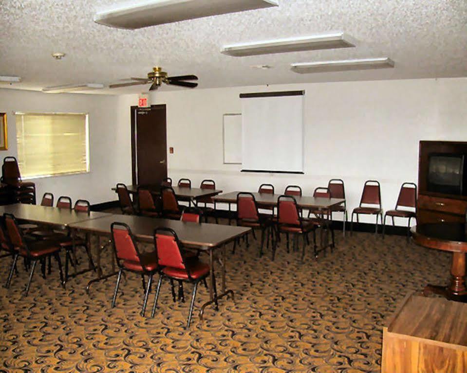 הובס Brentwood Inn & Suites מראה חיצוני תמונה