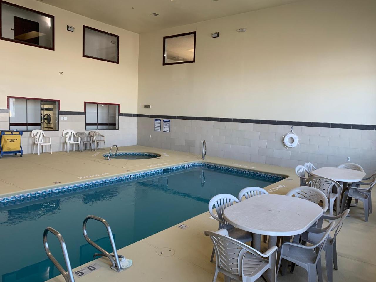 הובס Brentwood Inn & Suites מראה חיצוני תמונה